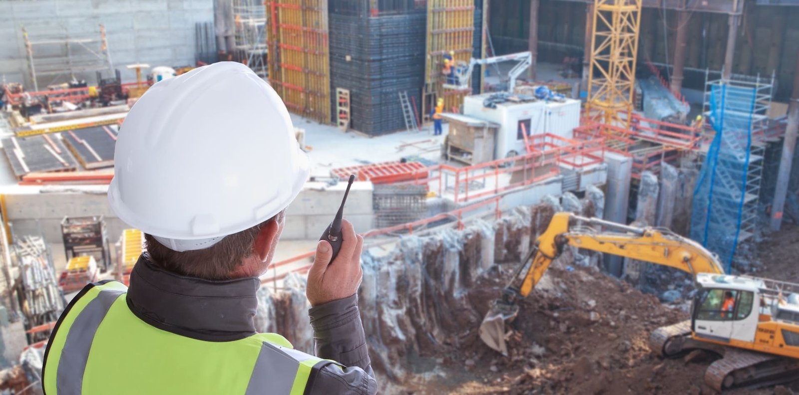Rádios para construção civil soluções para pequenas obras e grandes estaleiros